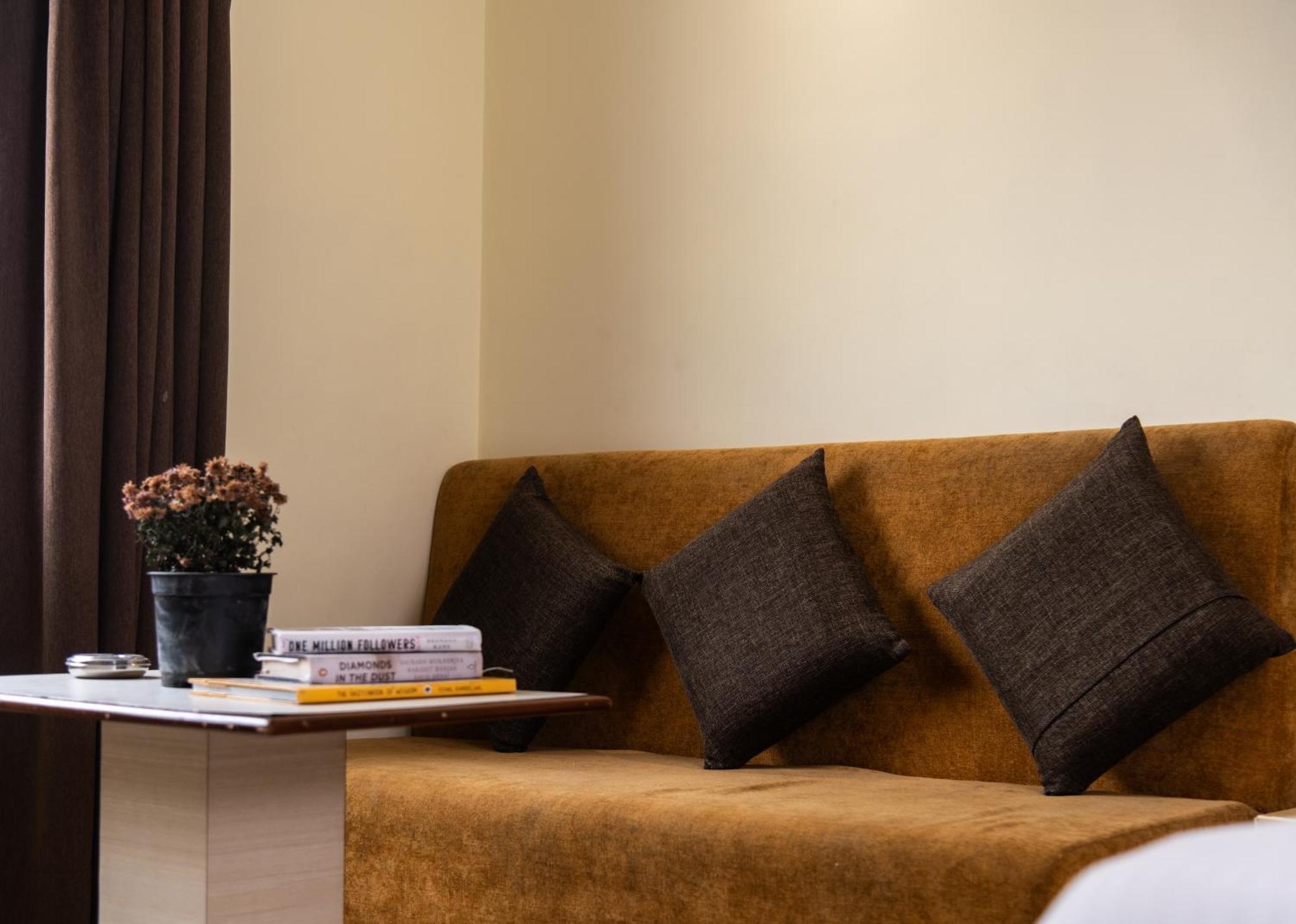 Mayur Hotel New Delhi Buitenkant foto