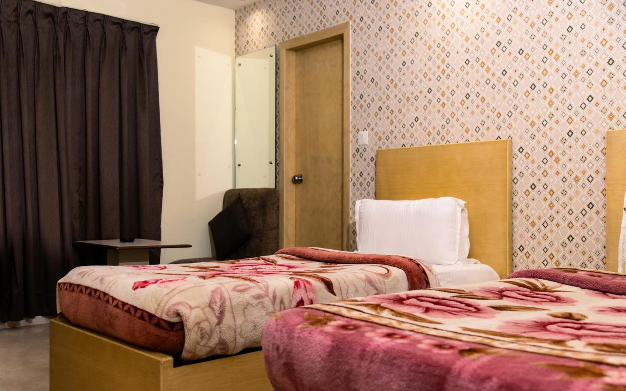Mayur Hotel New Delhi Buitenkant foto