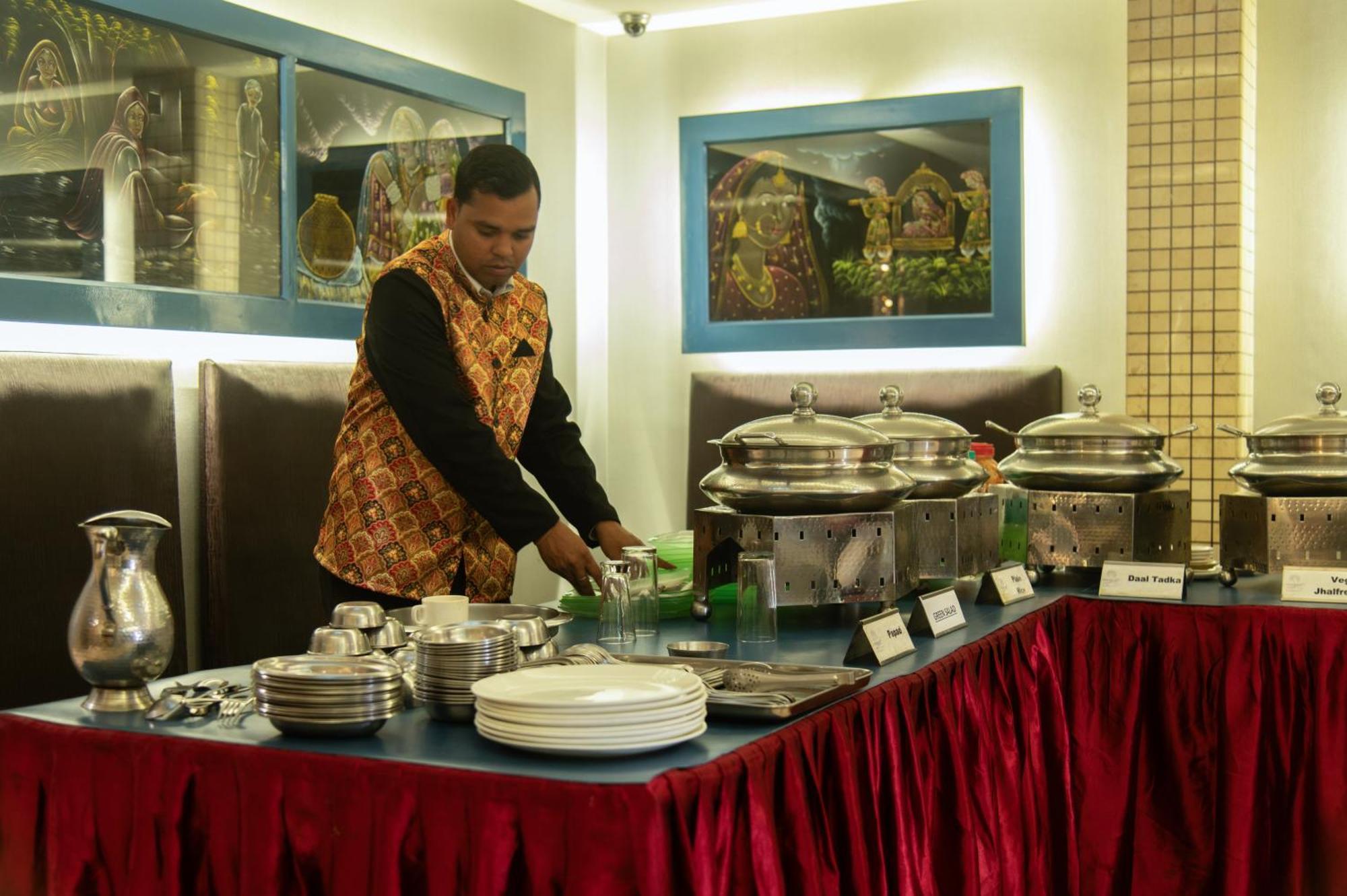 Mayur Hotel New Delhi Buitenkant foto