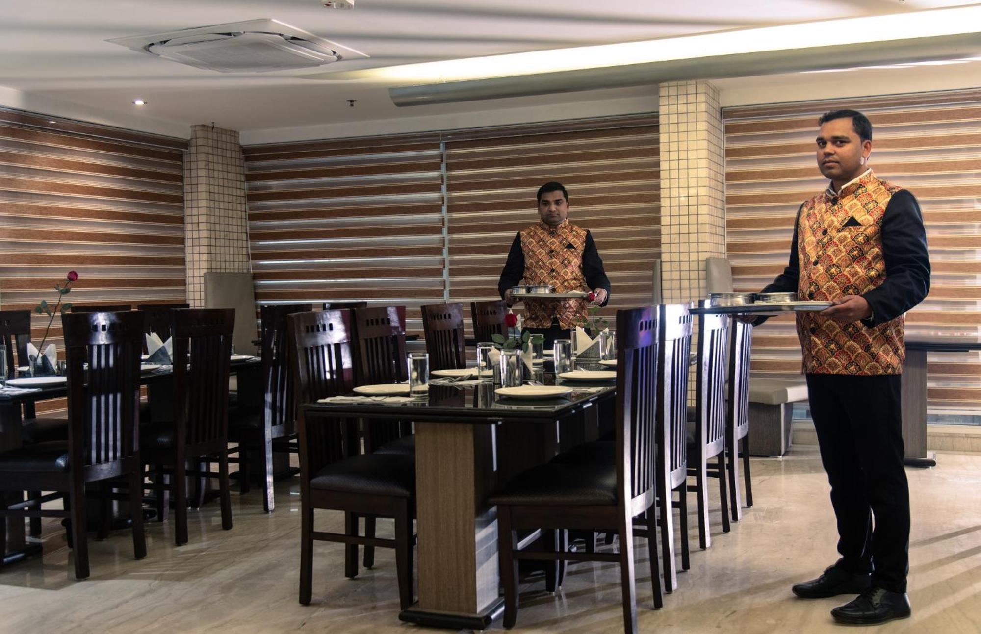 Mayur Hotel New Delhi Buitenkant foto