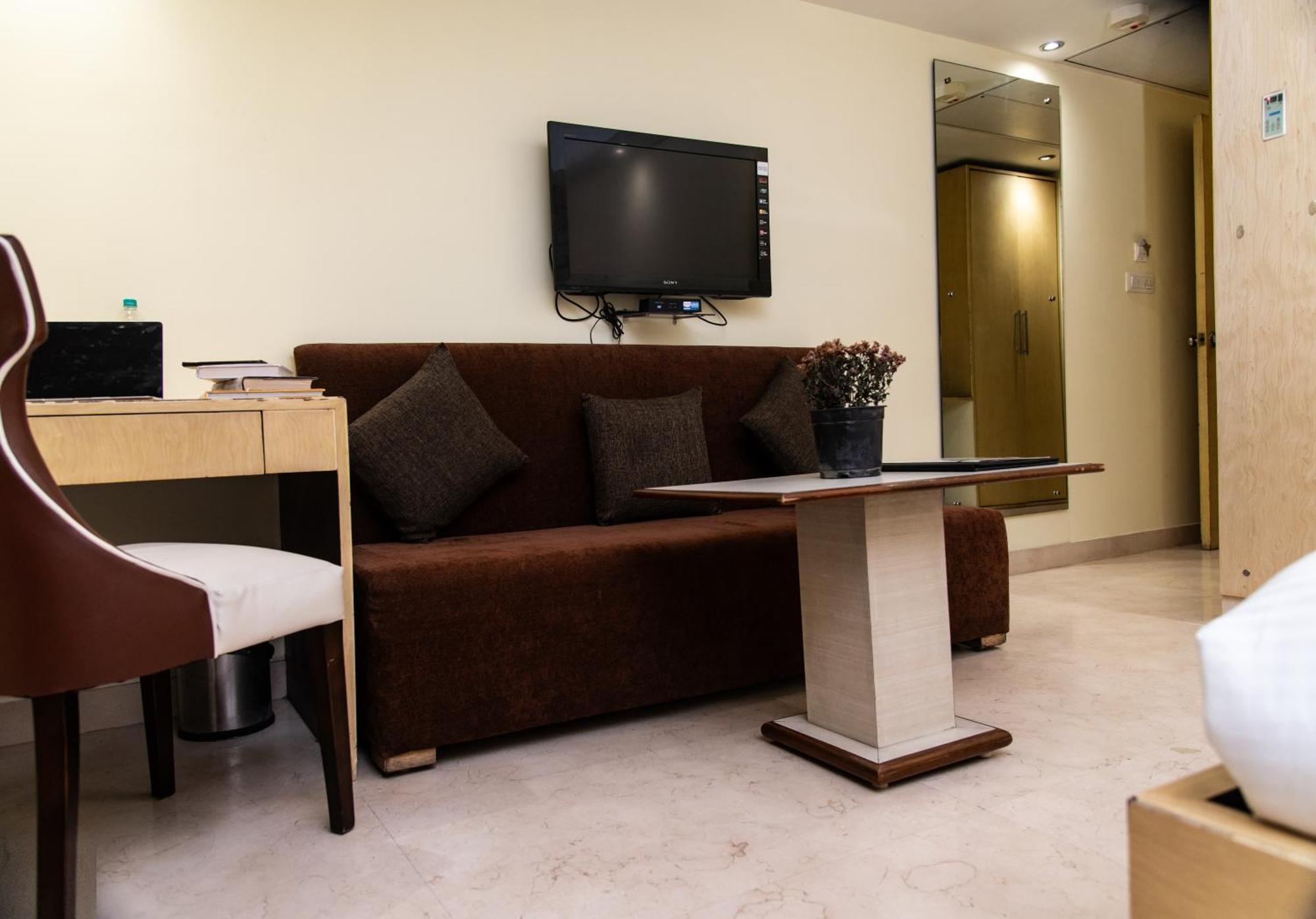 Mayur Hotel New Delhi Buitenkant foto