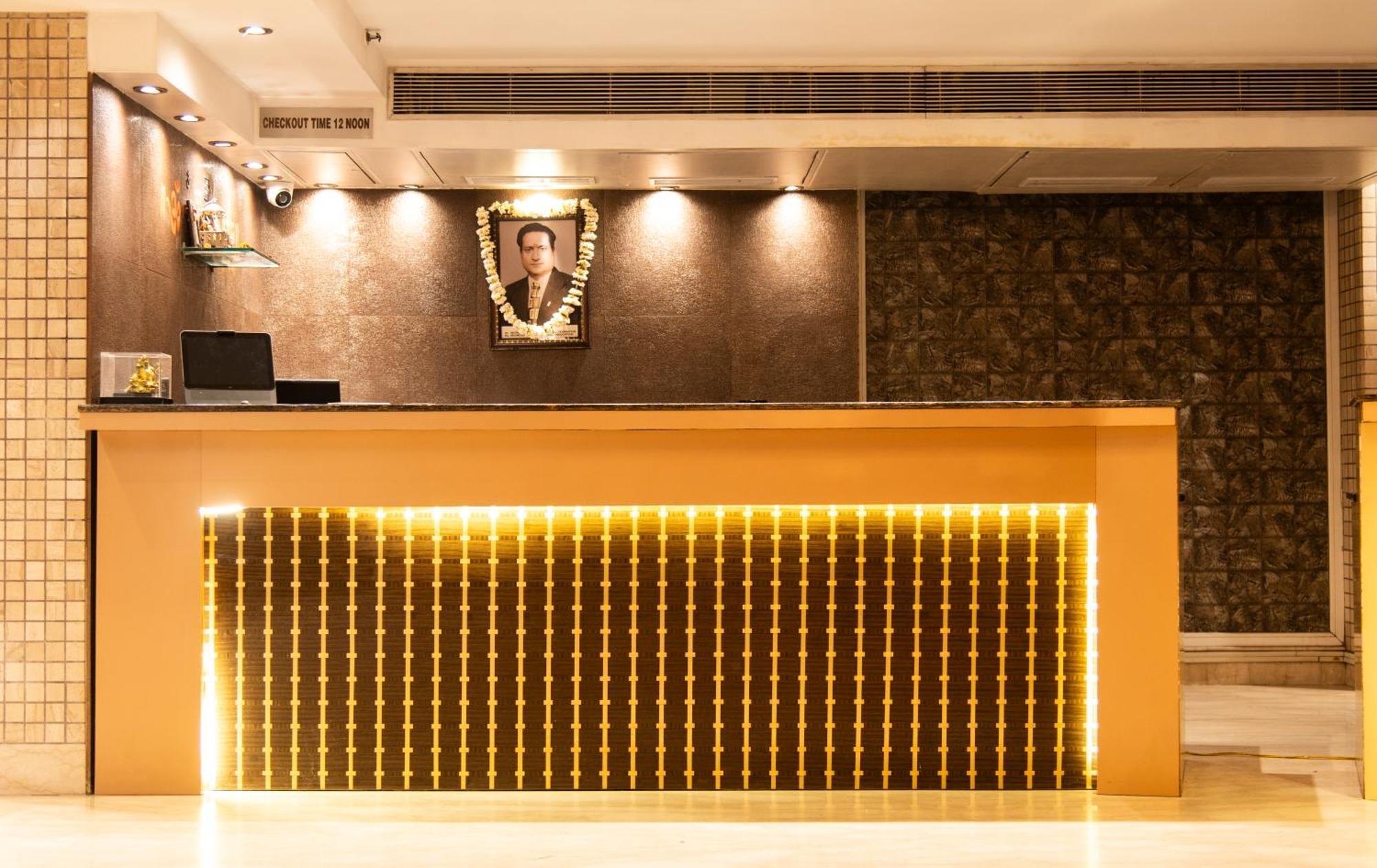 Mayur Hotel New Delhi Buitenkant foto