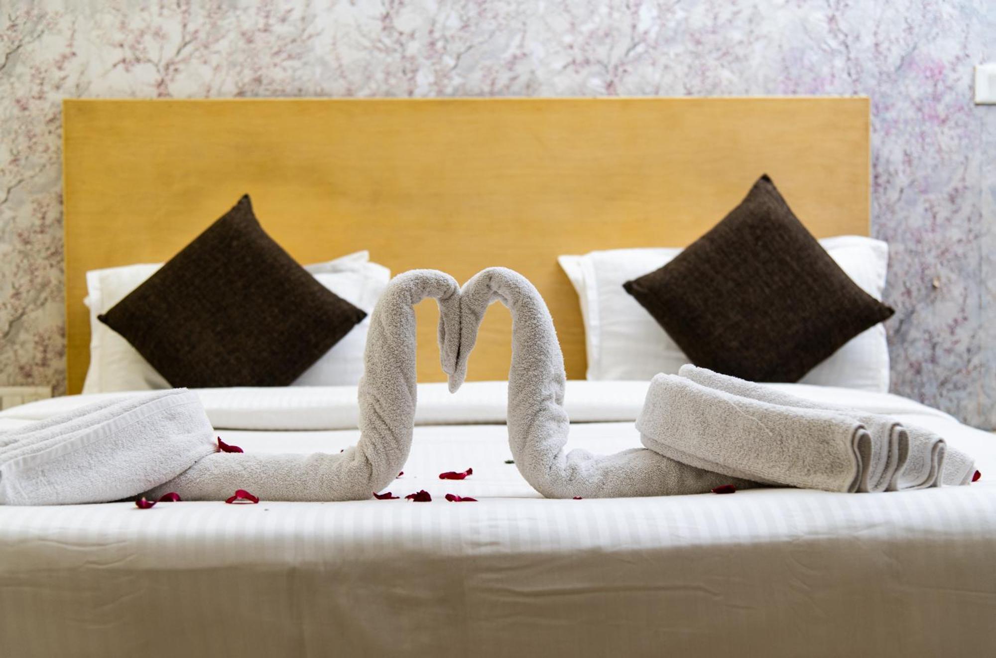 Mayur Hotel New Delhi Buitenkant foto