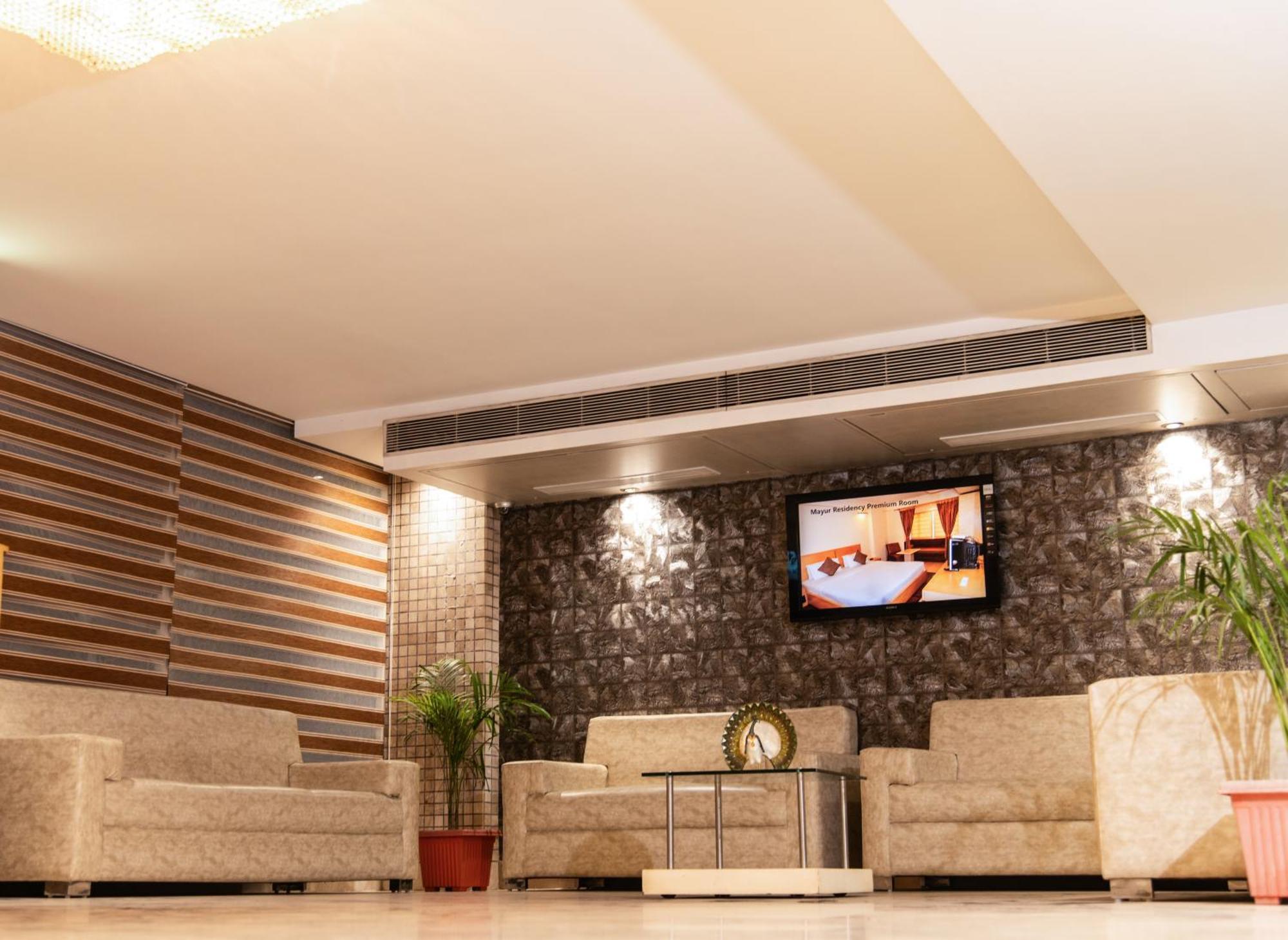 Mayur Hotel New Delhi Buitenkant foto