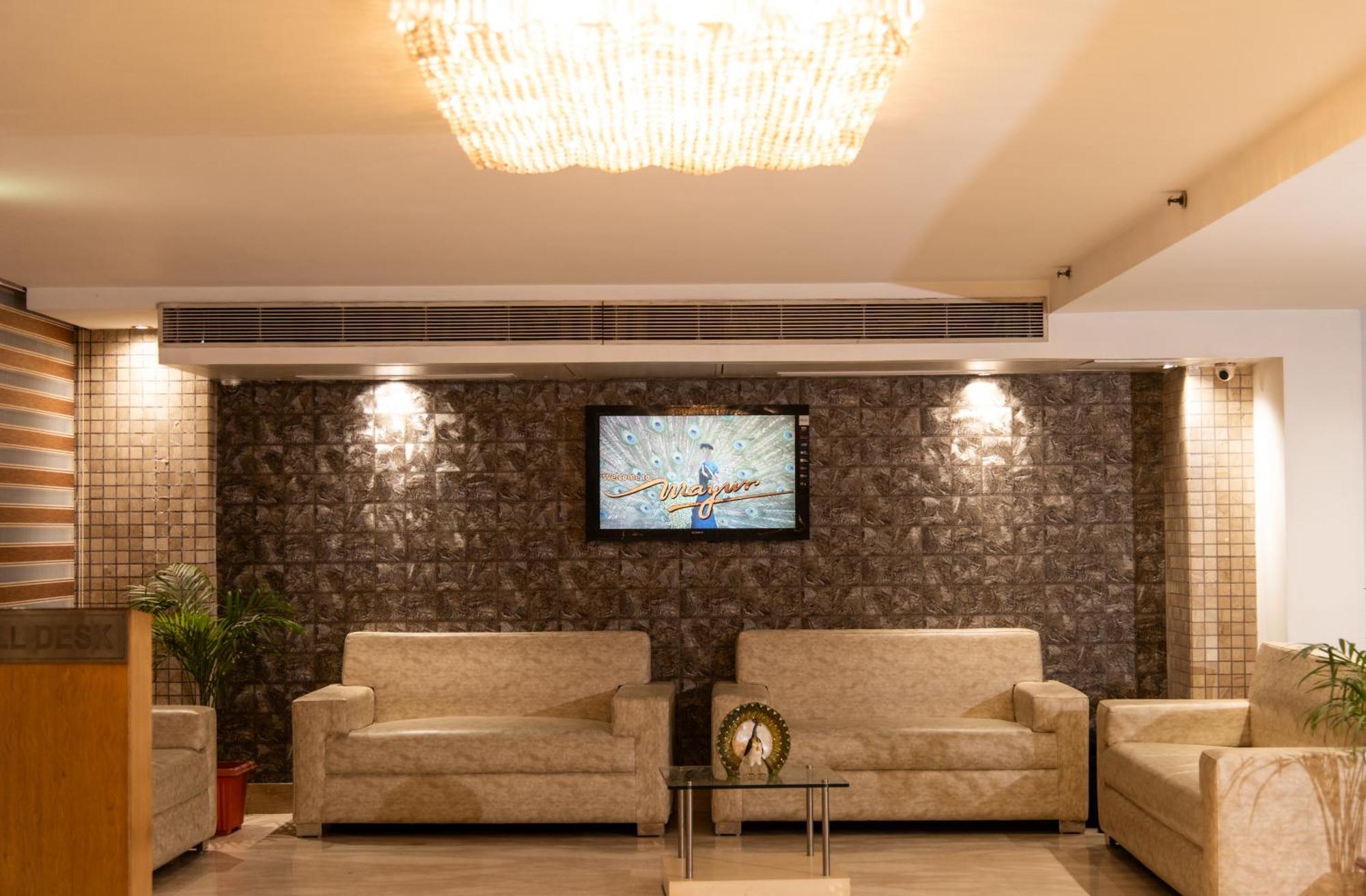 Mayur Hotel New Delhi Buitenkant foto