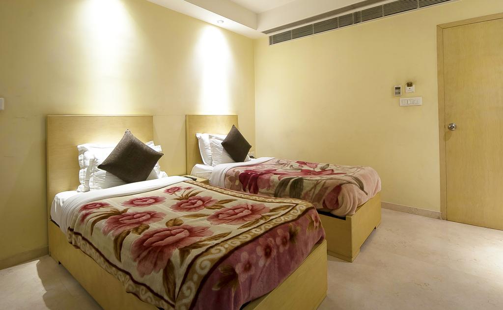 Mayur Hotel New Delhi Buitenkant foto