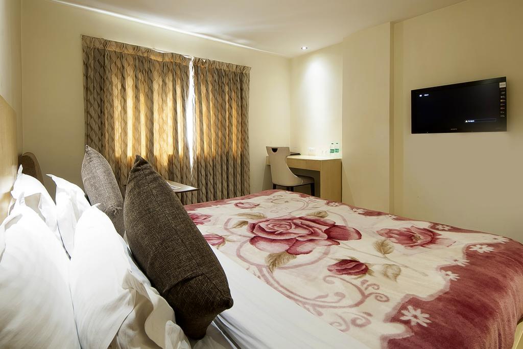 Mayur Hotel New Delhi Buitenkant foto