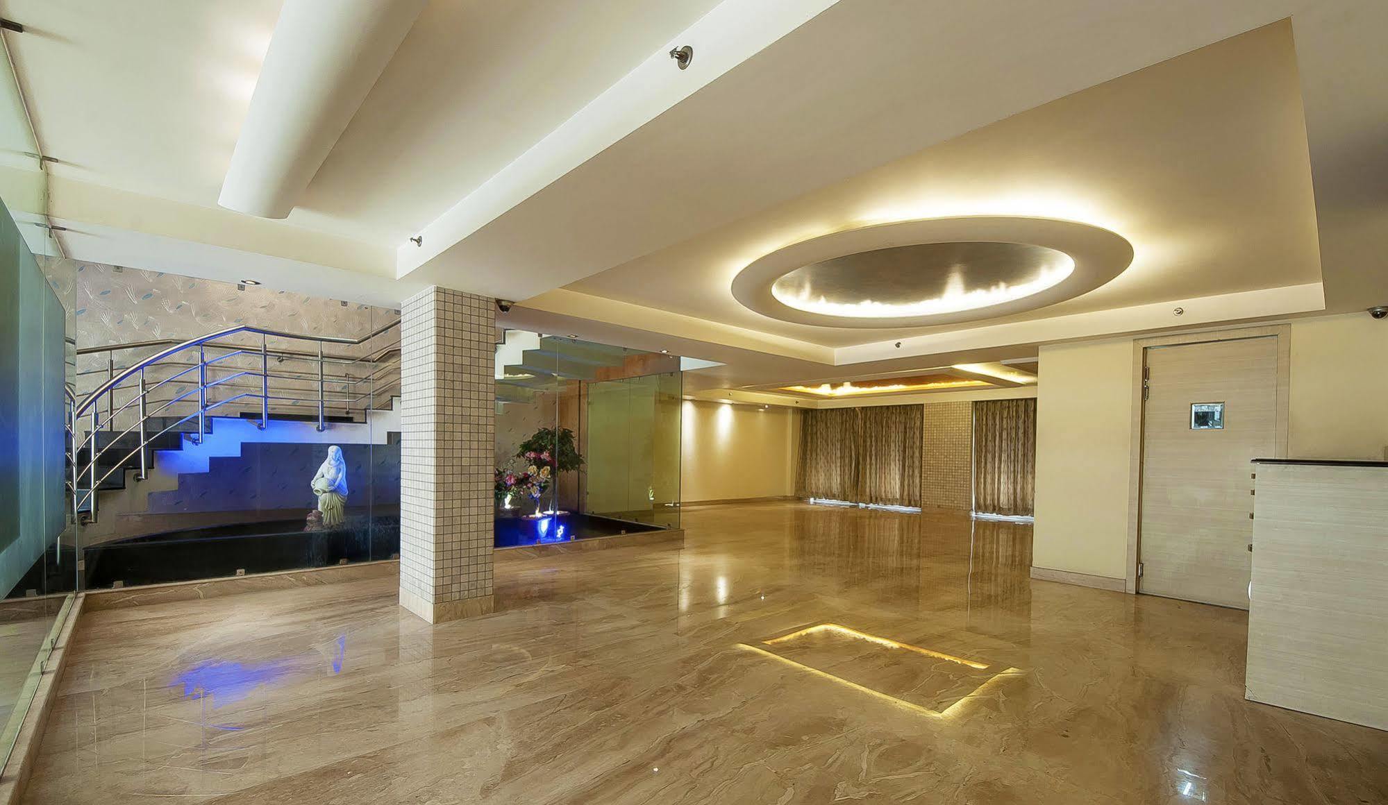 Mayur Hotel New Delhi Buitenkant foto