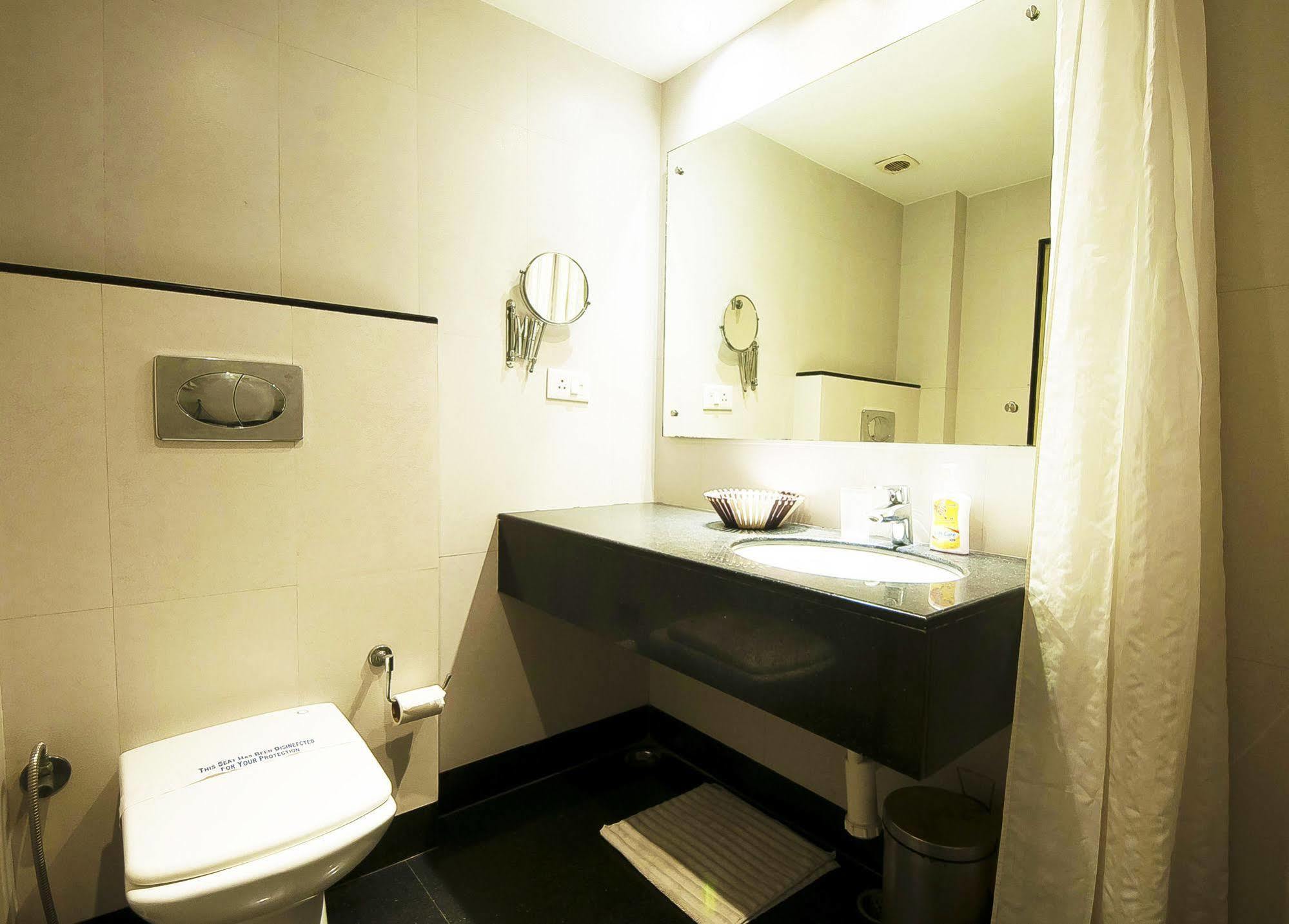 Mayur Hotel New Delhi Buitenkant foto