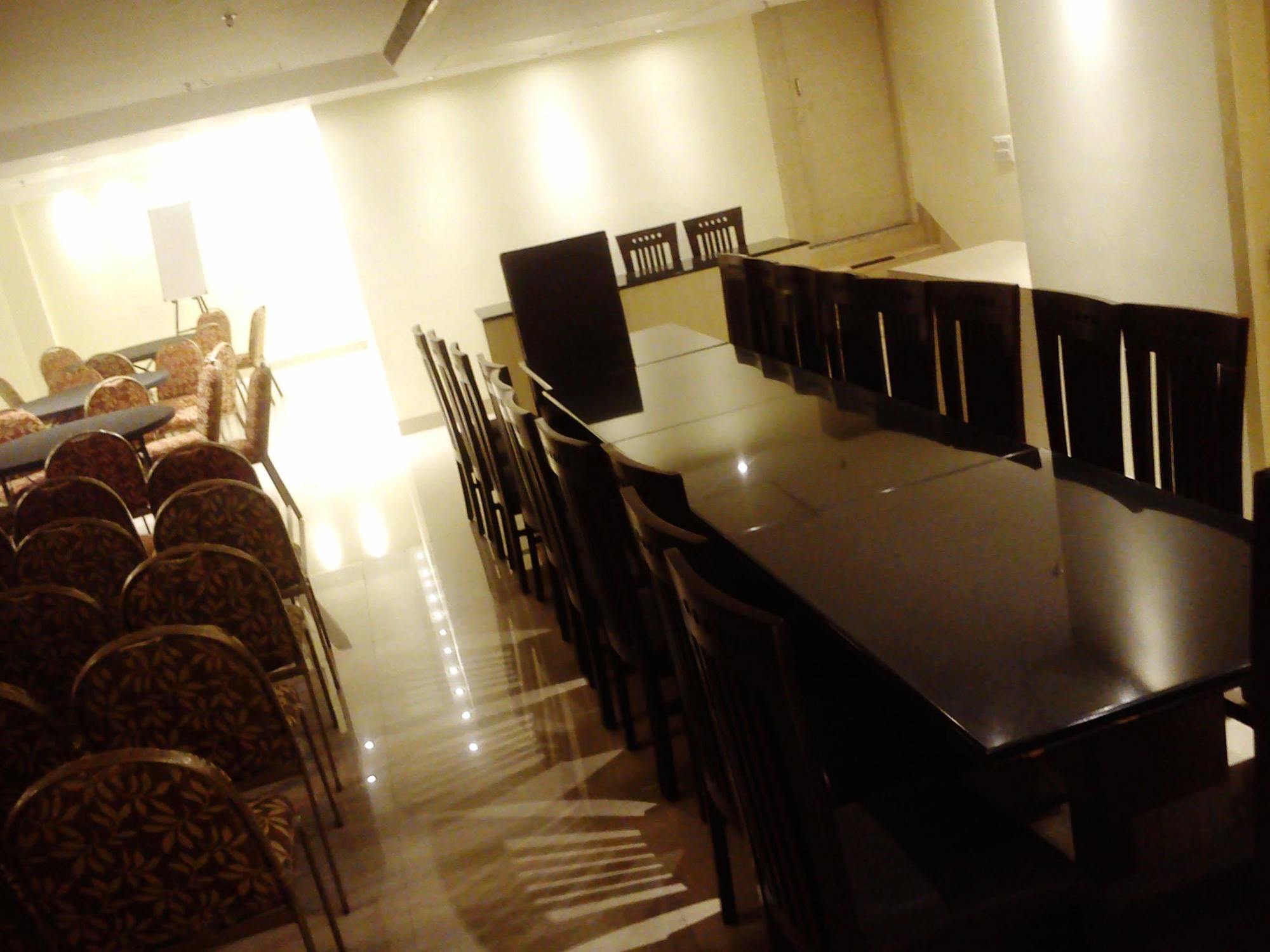 Mayur Hotel New Delhi Buitenkant foto