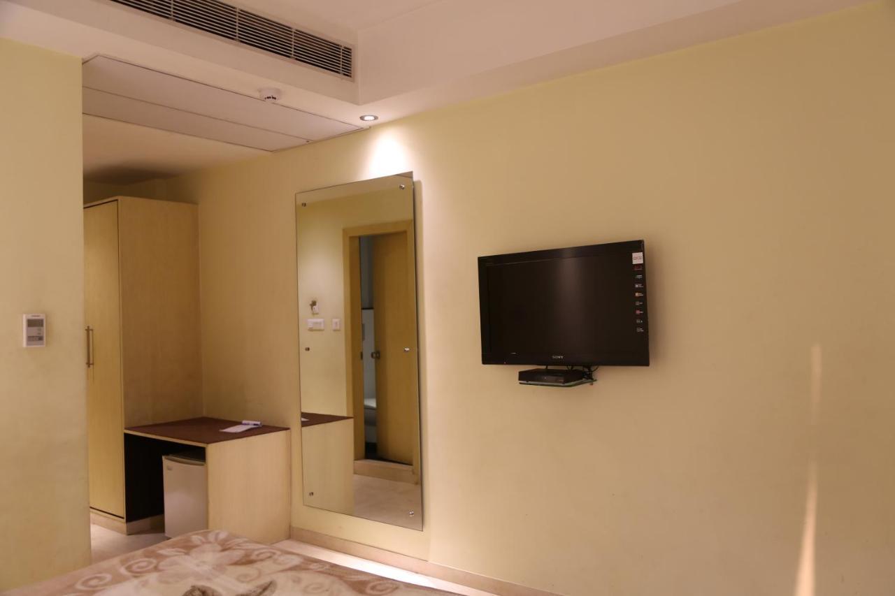 Mayur Hotel New Delhi Buitenkant foto