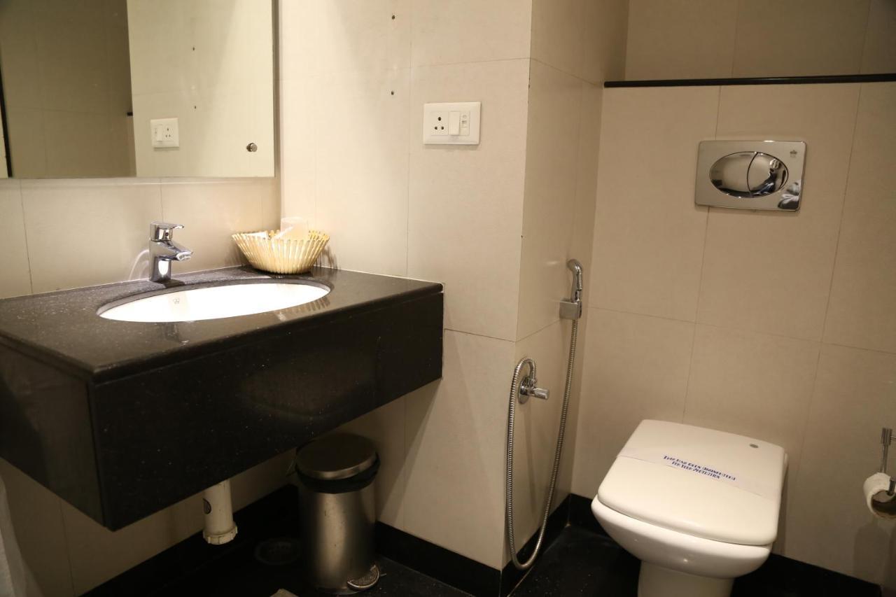 Mayur Hotel New Delhi Buitenkant foto