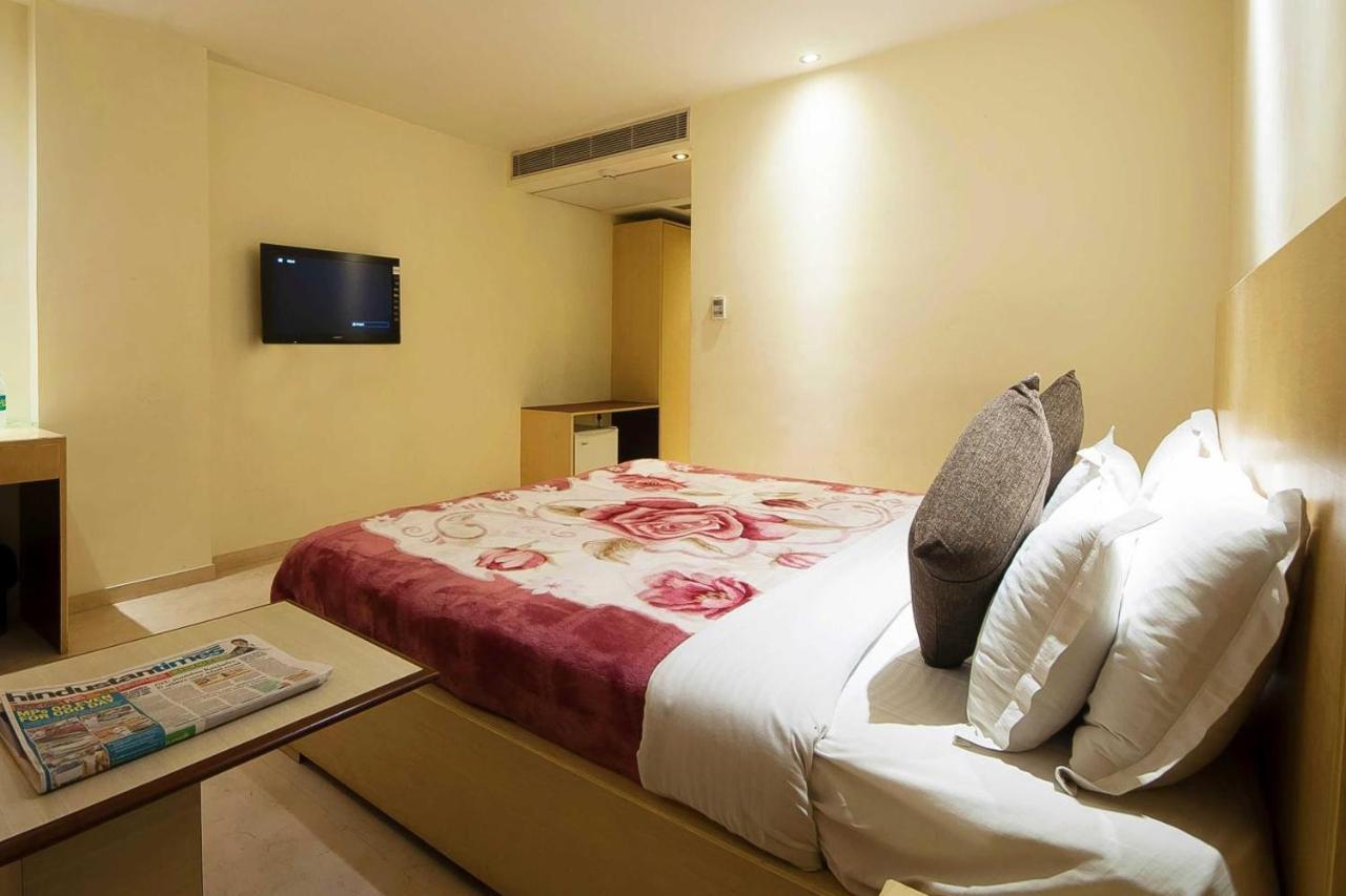 Mayur Hotel New Delhi Buitenkant foto